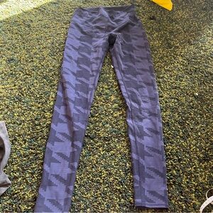 Alo high rise Geometric Pattern Leggings - navy tones